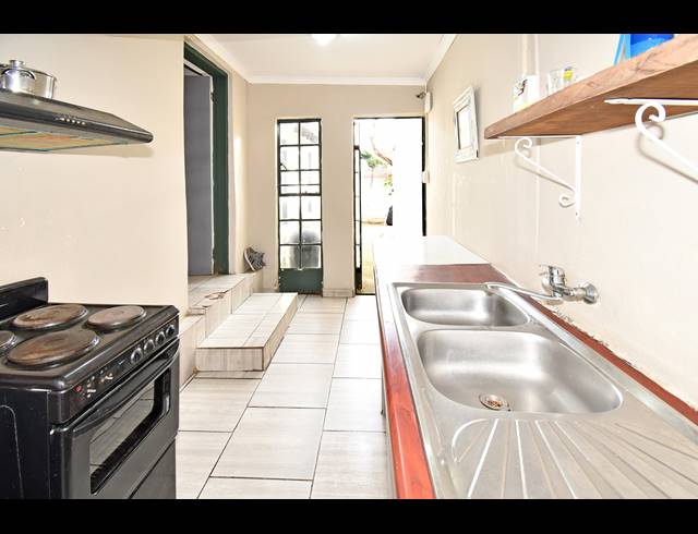 11 BEDROOM HOUSE FOR SALE IN HURST HILL